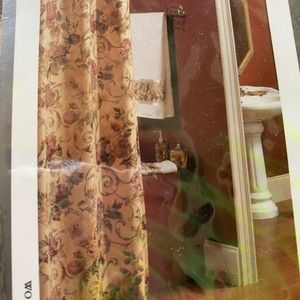 Shower curtain with flowers